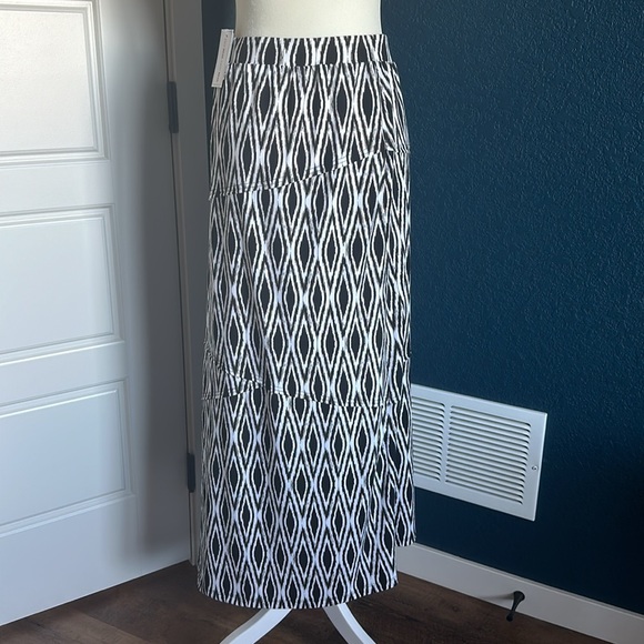 CJ Banks | Black & White Patterned Maxi Skirt (NWT) - Picture 5 of 5